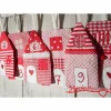Adventskalender, Vorweihnachten, rot-weiß, nordisch, 24 Häuschen zum aufhängen, genäht, gestickt,