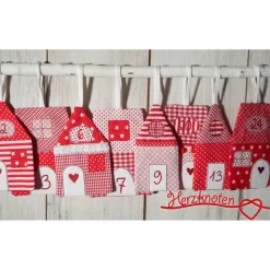 Adventskalender, Vorweihnachten, rot-weiß, nordisch, 24 Häuschen zum aufhängen, genäht, gestickt,