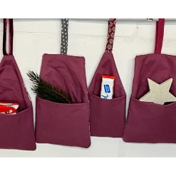 Adventskalender, Vorweihnachten, grau-bordeaux-rosa-beere, genäht, gestickt ,Unikat, 24 Häuschen zum aufhängen, Kinder