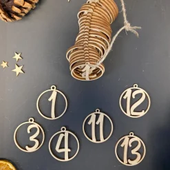 Adventskalender Zahlen Anhänger aus Holz – Set 1 bis 24, Ø 4cm, Birkensperrholz