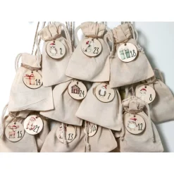 Adventskalender Zahlen Holz 1–24, Ø 4,5 cm – rund, mit Weihnachtstieren bedruckt, lasergeschnitten