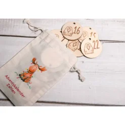 Adventskalender Zahlen Holz 1–24, rund Ø4,5 cm – Seelöwen-Gravur, wiederverwendbar