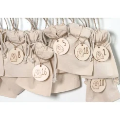 Adventskalender Zahlen Holz 1–24, rund Ø4,5 cm – Seelöwen-Gravur, wiederverwendbar