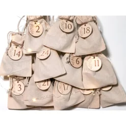 Adventskalender Zahlen Holz 1–24 Ø4,5 cm – runde Anhänger mit gravierter Ranke, wiederverwendbar