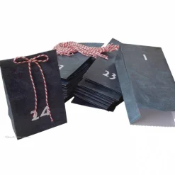 Adventskalender-Tüten in Tafeloptik zum Befüllen – Handgefertigte Papiertüten mit Kordeln, Zahlen & Bodenbeutel