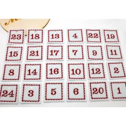 Adventskalenderzahlen Anhänger Zahlen weiß rot Filz eckig bestickt