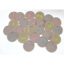 Adventskalenderzahlen Anhänger Zahlen taupe pastell Filz rund bestickt
