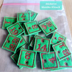 Adventskalenderzahlen, Anhänger auf Filz gestickt