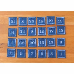 Adventskalenderzahlen blau Filz eckig bestickt