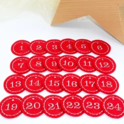 Adventskalenderzahlen rot Filz rund bestickt / Zahlen Anhänger Adventskalender