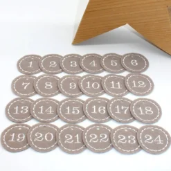 Adventskalenderzahlen taupe Filz rund bestickt / Zahlen Anhänger Adventskalender