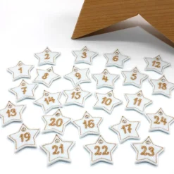 Adventskalenderzahlen weiß beige Filz Stern bestickt / Zahlen Anhänger Adventskalender