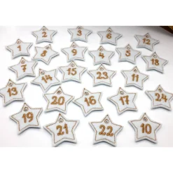 Adventskalenderzahlen weiß beige Filz Stern bestickt / Zahlen Anhänger Adventskalender