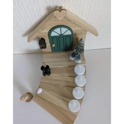 Adventstreppe aus Holz – Handgefertigte Wichteltreppe mit Laterne & LED-Option