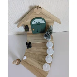 Adventstreppe aus Holz – Handgefertigte Wichteltreppe mit Laterne & LED-Option