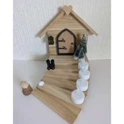 Adventstreppe aus Holz – Handgefertigte Wichteltreppe mit Laterne & LED-Option