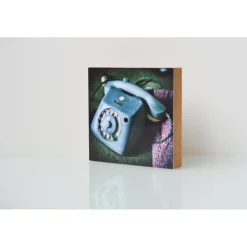 altes Telefon mit Wählscheibe, Lost Place, marode, verlassenes Haus, Villa, Foto auf Holz, im Quadrat, 10 x 10 cm