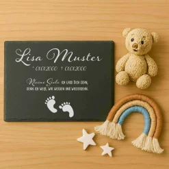 Andenken an Sternenkinder – Schiefertafel mit Namen, Datum und süßen Motiven – Erinnerung für Zuhause oder Garten