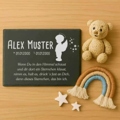 Andenken an Sternenkinder – Schiefertafel mit Namen, Datum und süßen Motiven – Erinnerung für Zuhause oder Garten
