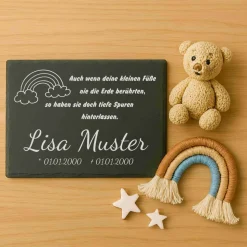 Andenken an Sternenkinder – Schiefertafel mit Namen, Datum und süßen Motiven – Erinnerung für Zuhause oder Garten
