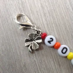 Anhänger '2026' mit Kleeblatt – Glücksbringer Charm als Geschenk, Gastgeschenk & kleine Aufmerksamkeit