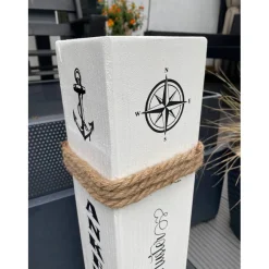 Ankerplatz Holzsäule personalisiert – Maritime Deko für Haustür & Garten mit Wunschtext, Name oder Koordinaten