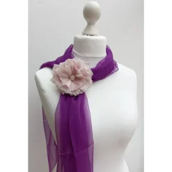 ANSTECKBLÜTE SARAH  handgearbeitet aus Naturmaterial Wolle & Seide in Weiß &  Rosé