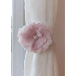 ANSTECKBLÜTE SARAH  handgearbeitet aus Naturmaterial Wolle & Seide in Weiß &  Rosé