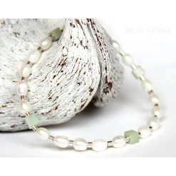 Armband (elastisch) in Weiß aus Süßwasserzuchtperlen sowie Amazonit-Würfelchen in Lindgrün, Brautschmuck #093 Amperl