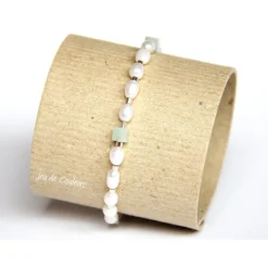 Armband (elastisch) in Weiß aus Süßwasserzuchtperlen sowie Amazonit-Würfelchen in Lindgrün, Brautschmuck #093 Amperl