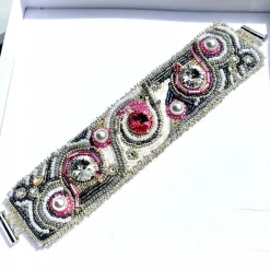 Armband handgestickt mit Kristallen und Glasperlen - Hochzeits-Schmuck