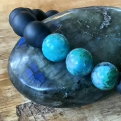 Armband mit mattem Onyx und grün/türkis leuchtendem CHRYSOCOLL, selten