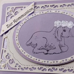 Aufwändige Kommunionkarte Lamm mit Rosenkrone lila weiß