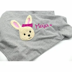 Babydecke mit gesticktem Hasen und Namen - Kindergartendecken - Wunschdecke - Kinderdecke _ Schmusedecke mit Namen