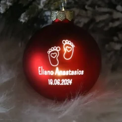 Babyfüße + Name + Datum - Personalisierte Weihnachtskugel mit Lasergravur
