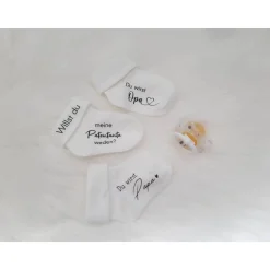 Babysocke zur Schwangerschaftsverkündung – Personalisiertes Geschenk für werdende Eltern & Großeltern