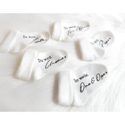 Babysocke zur Schwangerschaftsverkündung – Personalisiertes Geschenk für werdende Eltern & Großeltern