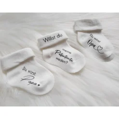 Babysocke zur Schwangerschaftsverkündung – Personalisiertes Geschenk für werdende Eltern & Großeltern