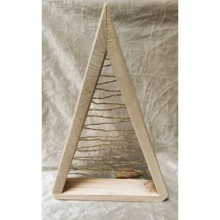 Baum mit LED-Lichterkette