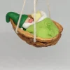 Baumschmuck Walnussschale Schaukelbettchen mit kleinem schlafend Wichtel mit Zipfelmütze und nachtleuchtendem Stern
