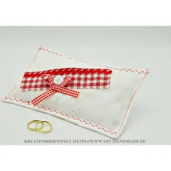 Bayerisches Ringkissen weiß mit rot – Handgemachtes Unikat zur Hochzeit, 15 x 13 cm