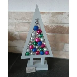 beleuchteter Weihnachtsbaum mit Kugeln_bunt