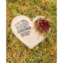 Bepflanztes Herz aus Beton mit Schriftzug Grabschmuck Trauer Grabgesteck Grabherz