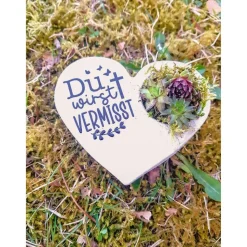 Bepflanztes Herz aus Beton mit Schriftzug Grabschmuck Trauer Grabgesteck Grabherz