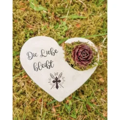 Bepflanztes Herz aus Beton mit Schriftzug Grabschmuck Trauer Grabgesteck Grabherz