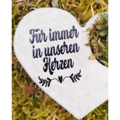 Bepflanztes Herz aus Beton mit Schriftzug Grabschmuck Trauer Grabgesteck Grabherz