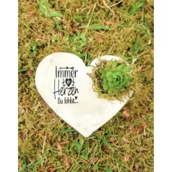 Bepflanztes Herz aus Beton mit Schriftzug Grabschmuck Trauer Grabgesteck Grabherz