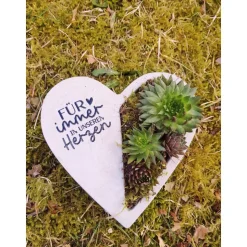 Bepflanztes Herz aus Beton mit Schriftzug Grabschmuck Trauer Grabgesteck Grabherz Personalisierbar