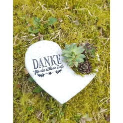 Bepflanztes Herz aus Beton mit Schriftzug Grabschmuck Trauer Grabgesteck Grabherz