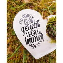 Bepflanztes Herz aus Beton mit Schriftzug Grabschmuck Trauer Grabgesteck Grabherz